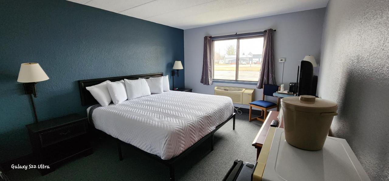 The Oasis Hotel & Bar Sheboygan Falls Exterior foto